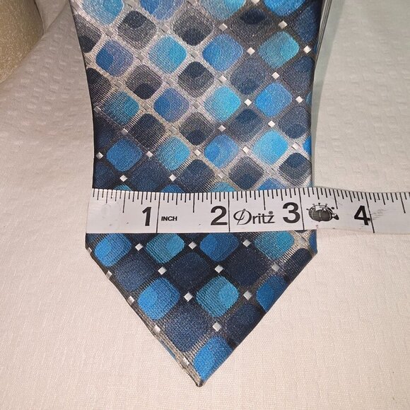 DAVID TAYLOR MENS TIE POLYESTER WRINKLE FREE DIAMOND DESIGN IN SHADES OF BLUE - Picture 2 of 6
